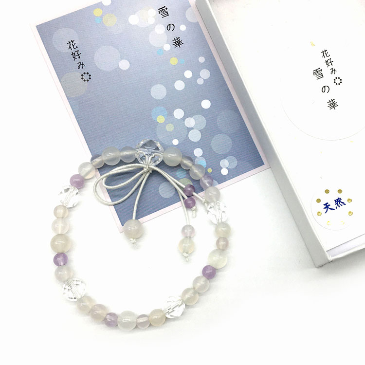 今月のプレゼント　創作腕輪念珠・花好み「雪の華」