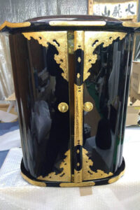 牛田仏具　厨子の修復