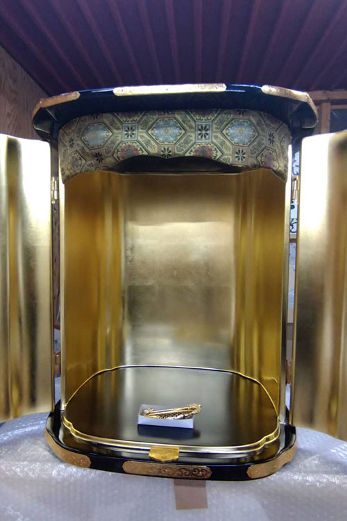 牛田仏具　厨子の修復